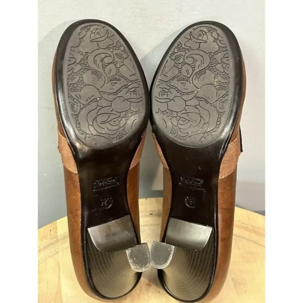 Madeline Beth‎ Tan Faux Leather Mid Heel Pump Women's Size 9.5 M Vegan Brown